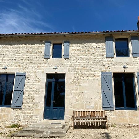 Château des Loups - Les Pommiers Echire Extérieur photo