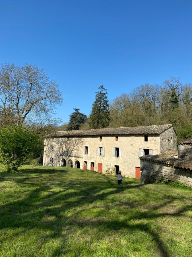 Château des Loups - Les Pommiers Echire Extérieur photo