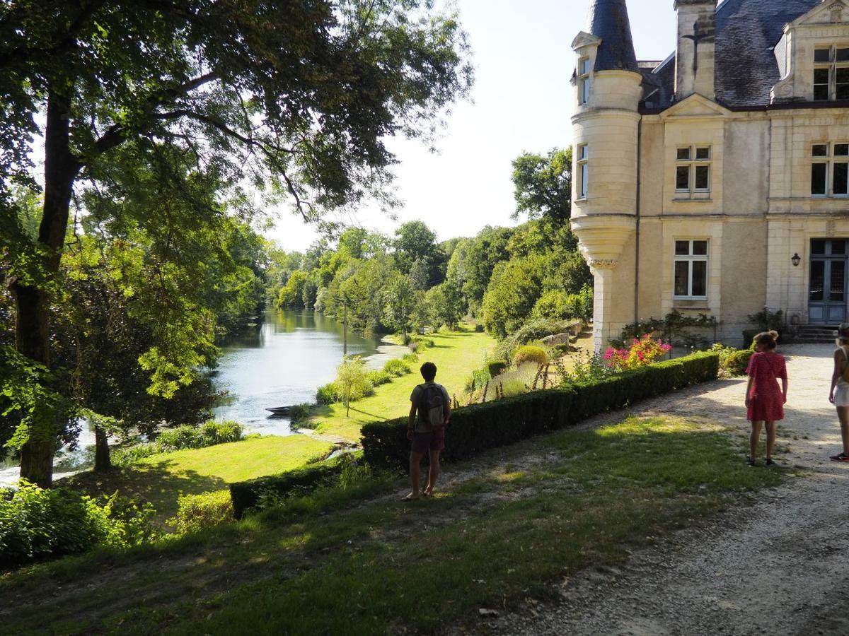 Château des Loups - Les Pommiers Echire Extérieur photo