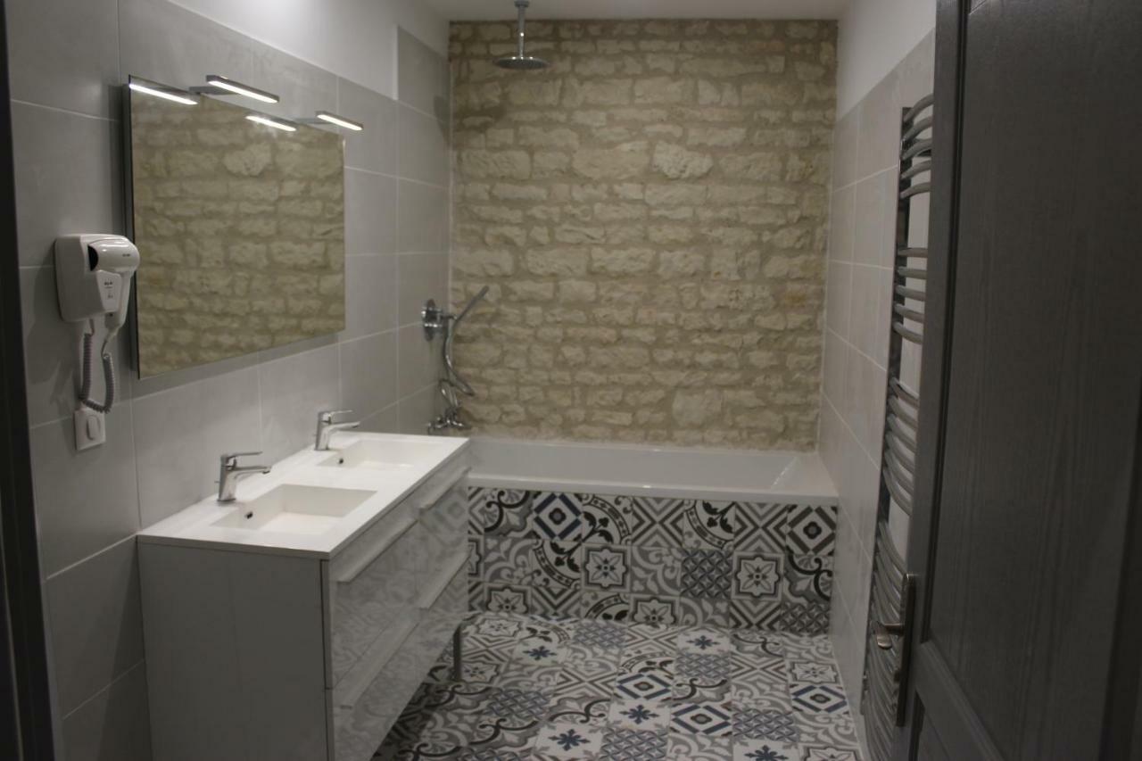 Château des Loups - Les Pommiers Echire Extérieur photo