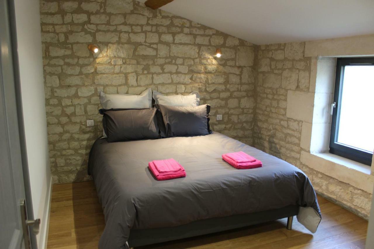 Château des Loups - Les Pommiers Echire Extérieur photo