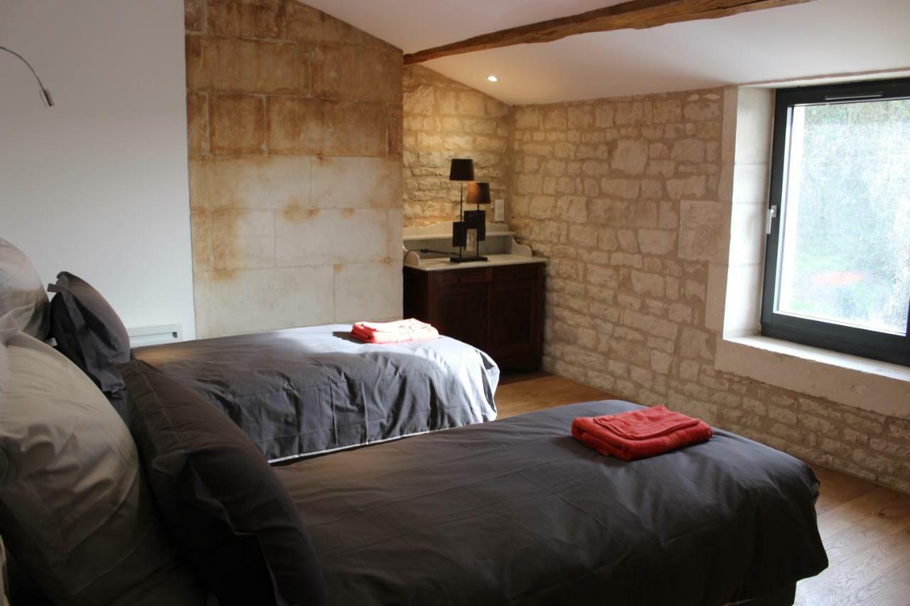 Château des Loups - Les Pommiers Echire Extérieur photo