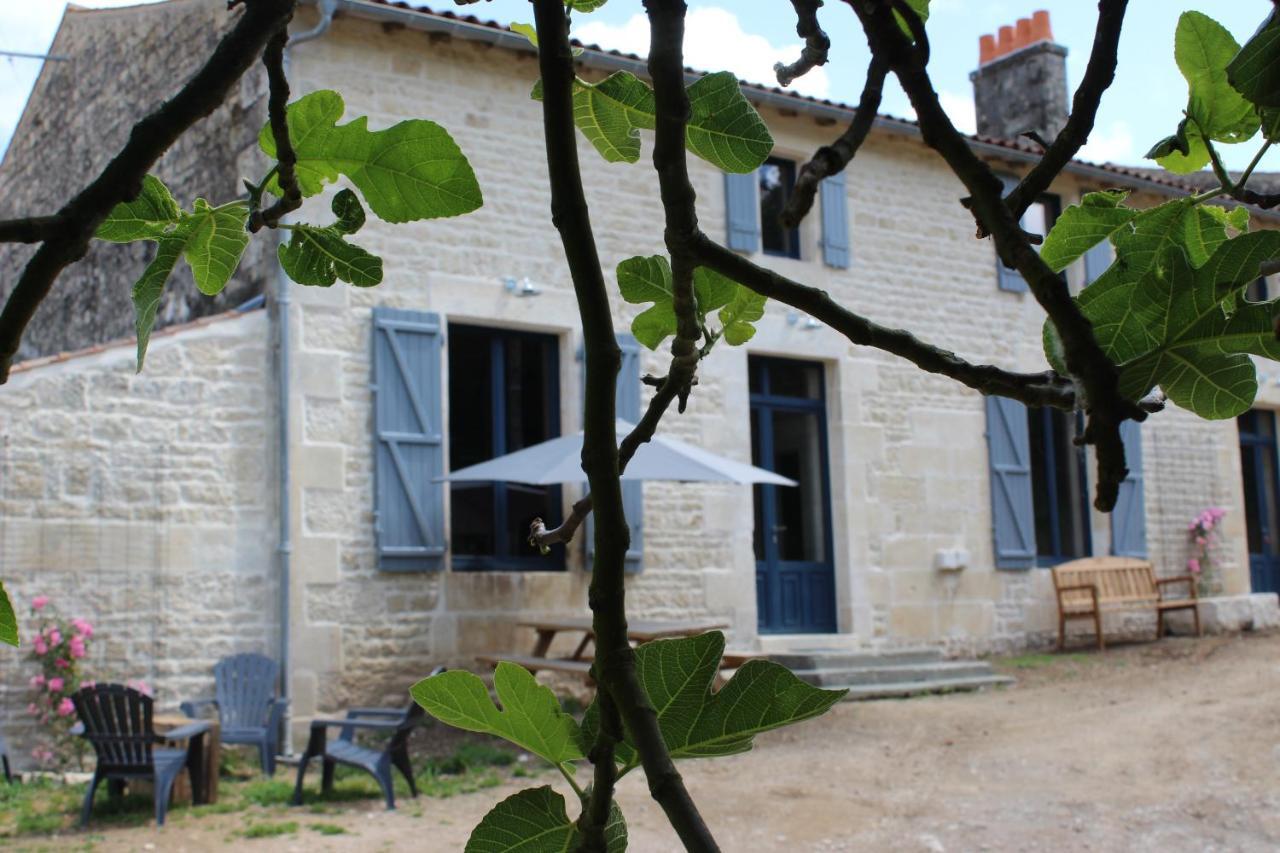 Château des Loups - Les Pommiers Echire Extérieur photo