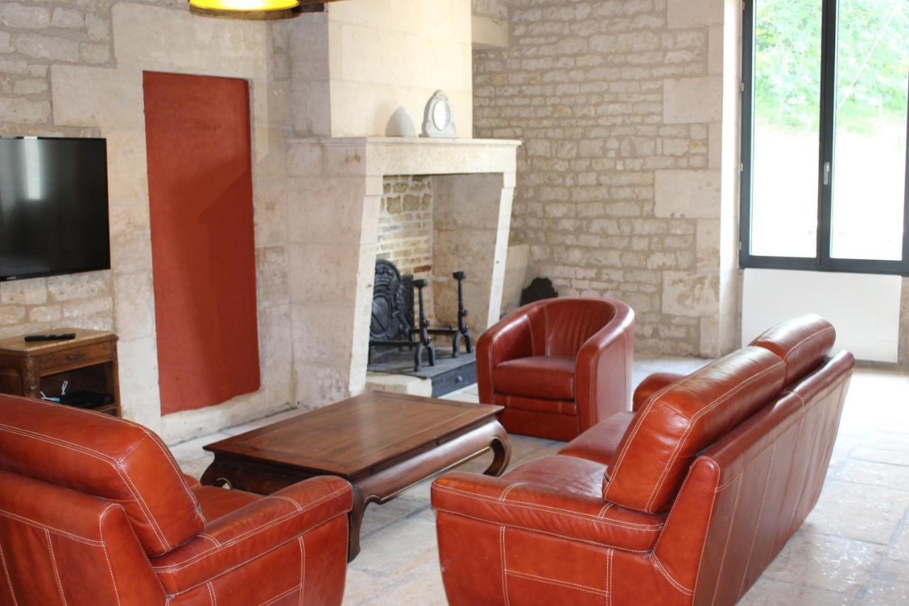 Château des Loups - Les Pommiers Echire Extérieur photo