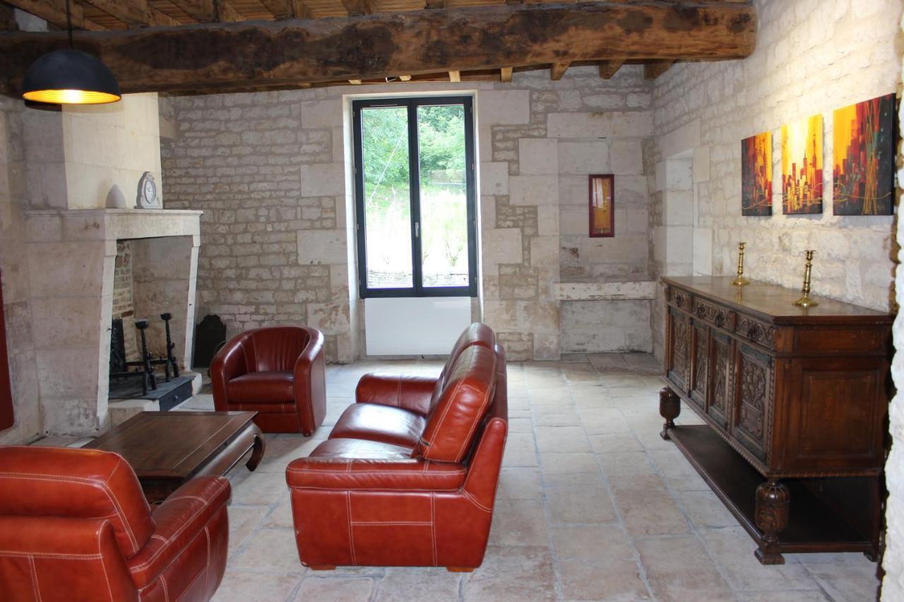 Château des Loups - Les Pommiers Echire Extérieur photo