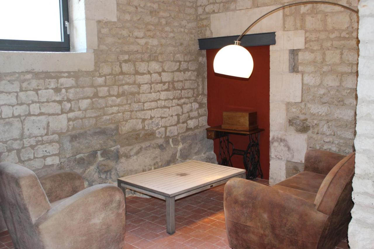 Château des Loups - Les Pommiers Echire Extérieur photo